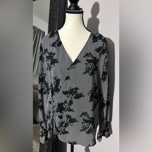 Women’s L Worthington blouse